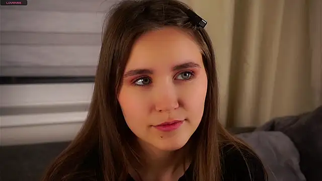 Snapshot of EthalFlowers chatting on 11-25-25, 01:05 EthalFlowers online show from 11-25-25, 01:05