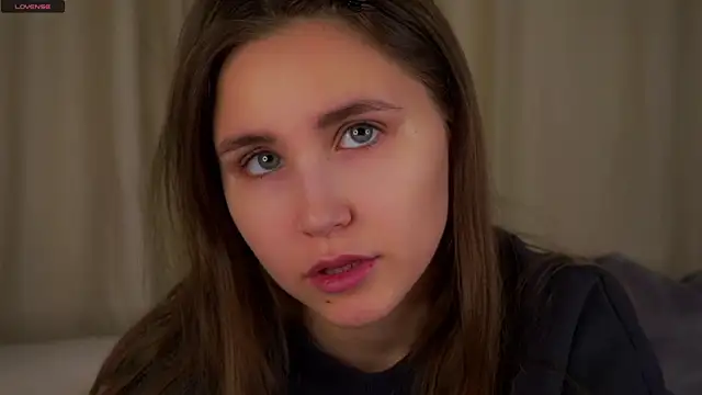 Snapshot of EthalFlowers chatting on 12-16-25, 01:32 EthalFlowers online show from 12-16-25, 01:32