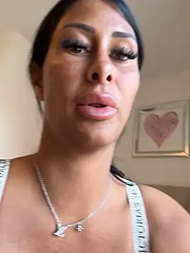 Snapshot of AriannaIsabellax chatting on 04-21-26, 11:05 AriannaIsabellax online show from 04-21-26, 11:05