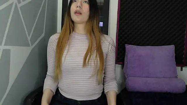 karlamoon23 online show from 12-04-25, 09:23