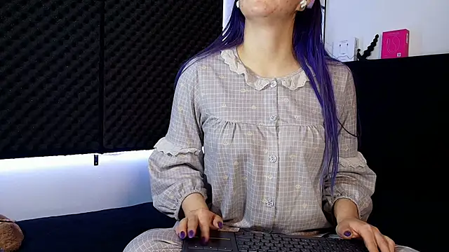 Snapshot of karlamoon23 chatting on 02-15-26, 08:27 karlamoon23 online show from 02-15-26, 08:27