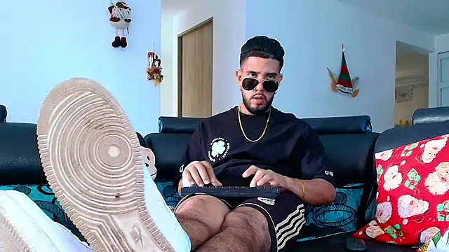 Snapshot of DaveSoldier chatting on 12-14-25, 09:30 DaveSoldier online show from 12-14-25, 09:30