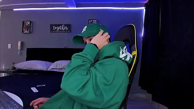 alexgiraldo   online show from 10-15-25, 12:49