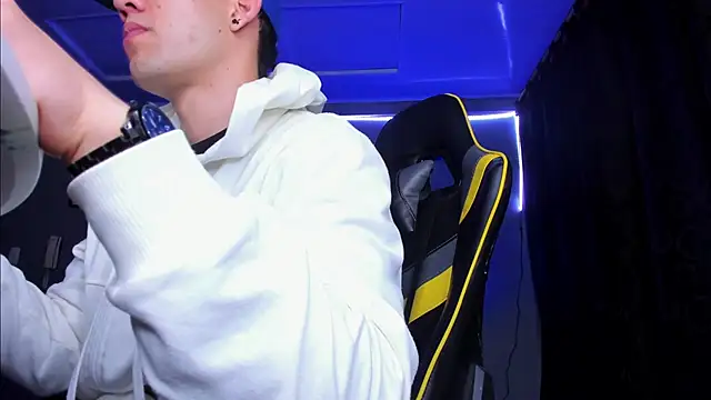 alexgiraldo   online show from 10-23-25, 02:11