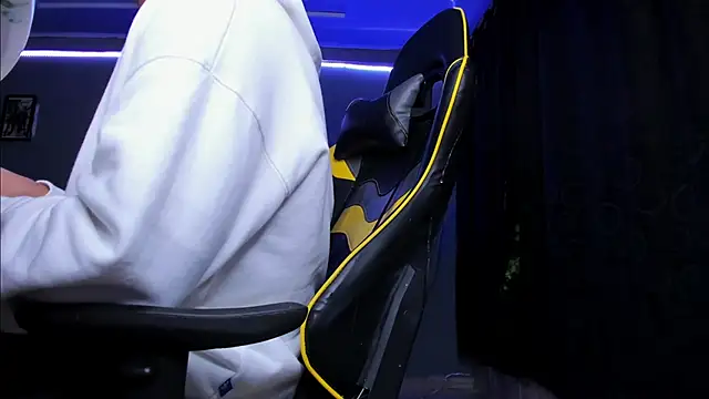 alexgiraldo   online show from 10-27-25, 03:21