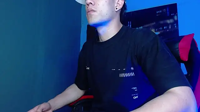 alexgiraldo   online show from 05-09-26, 01:44