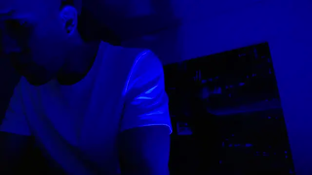 Snapshot of alexgiraldo__ chatting on 07-18-26, 03:27 alexgiraldo online show from 07-18-26, 03:27