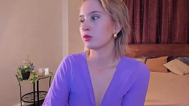 Snapshot of odelynbrower chatting on 11-18-25, 12:27 odelynbrower online show from 11-18-25, 12:27