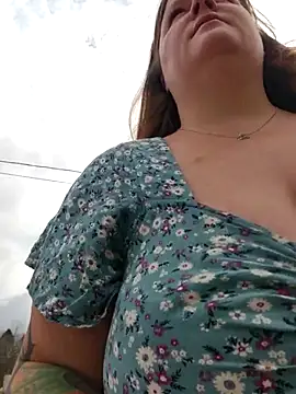 Snapshot of Love86Emily chatting on 10-27-25, 02:54 Love86Emily online show from 10-27-25, 02:54