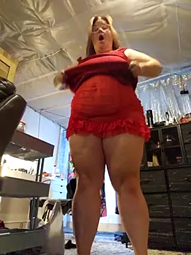 Snapshot of Love86Emily chatting on 10-30-25, 02:29 Love86Emily online show from 10-30-25, 02:29