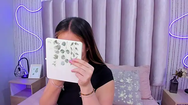 SamanthaPeachss online show from 11-11-25, 11:43