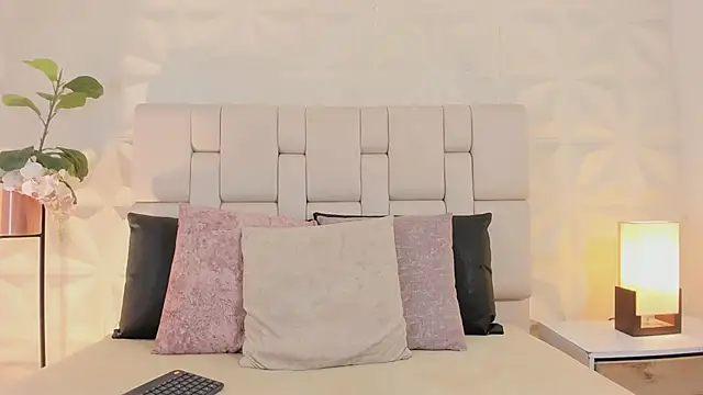 Snapshot of scarlettadams__ chatting on 11-18-25, 12:42 scarlettadams online show from 11-18-25, 12:42