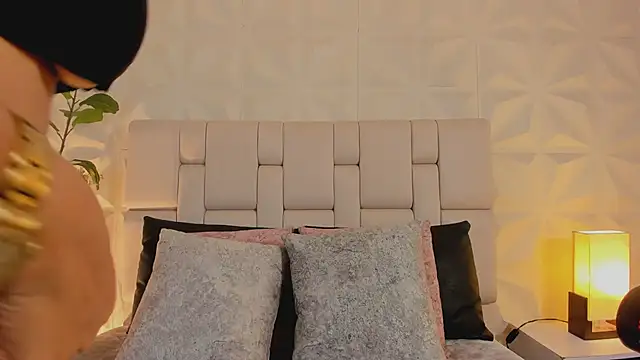 Snapshot of scarlettadams__ chatting on 12-15-25, 11:58 scarlettadams online show from 12-15-25, 11:58