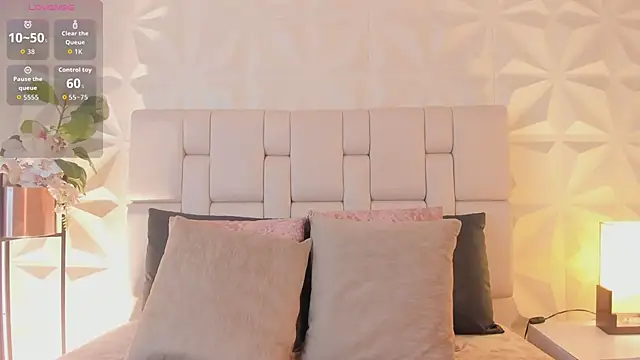 scarlettadams   online show from 01-10-26, 12:18