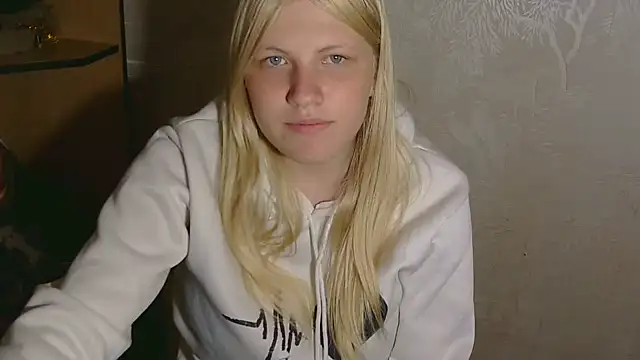 Snapshot of Victoria_ooo chatting on 10-03-25, 08:28 Victoria ooo online show from 10-03-25, 08:28