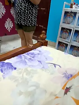 Snapshot of indiancouple659 chatting on 02-16-26, 11:06 indiancouple659 online show from 02-16-26, 11:06