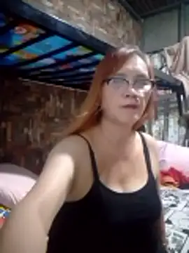 Snapshot of SexyHottMom chatting on 04-23-26, 11:09 SexyHottMom online show from 04-23-26, 11:09