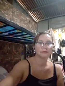 Snapshot of SexyHottMom chatting on 04-24-26, 12:35 SexyHottMom online show from 04-24-26, 12:35