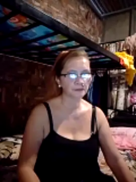 Snapshot of SexyHottMom chatting on 06-20-26, 08:17 SexyHottMom online show from 06-20-26, 08:17
