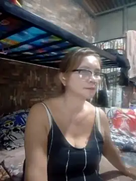Snapshot of SexyHottMom chatting on 07-11-26, 06:27 SexyHottMom online show from 07-11-26, 06:27
