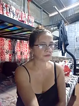 Snapshot of SexyHottMom chatting on 07-24-26, 03:04 SexyHottMom online show from 07-24-26, 03:04