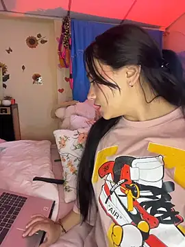 Snapshot of MiaRousexxx_ chatting on 10-21-25, 12:33 MiaRousexxx online show from 10-21-25, 12:33