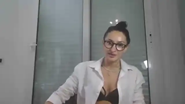 Snapshot of Vanis92 chatting on 05-13-26, 10:01 Vanis92 online show from 05-13-26, 10:01