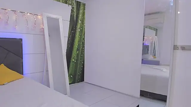 HollyTailors online show from 02-10-26, 06:50