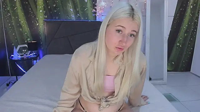 HollyTailors online show from 02-17-26, 06:10