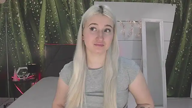 HollyTailors online show from 02-22-26, 06:35