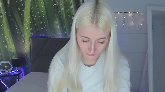 HollyTailors online show from 03-30-26, 05:41