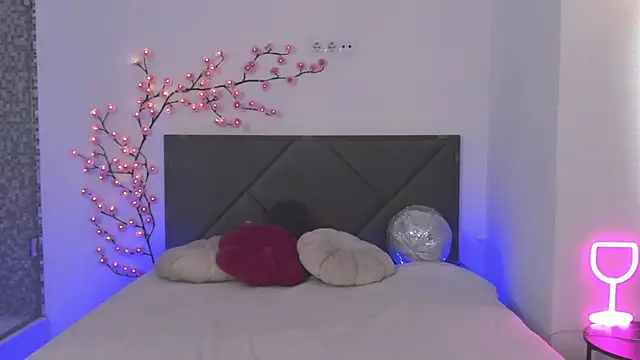 HollyTailors online show from 04-14-26, 12:22