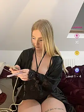 Lyn- online show from 04-24-26, 03:14