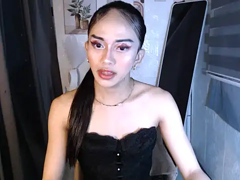 LauraSoHot online show from 09-24-25, 05:16