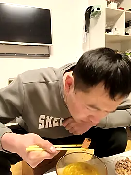 huanhuanaaaaa online show from 12-15-25, 05:17