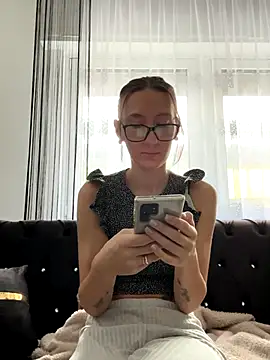 Emilia Mausi online show from 10-12-25, 09:08