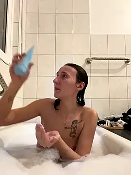 Emilia Mausi online show from 10-13-25, 07:03