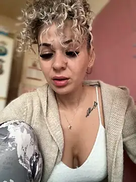 iSelena online show from 10-22-25, 04:57