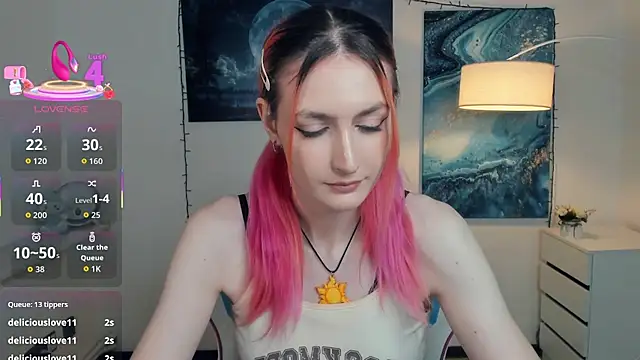 Snapshot of EasterBlink chatting on 10-24-25, 10:44 EasterBlink online show from 10-24-25, 10:44