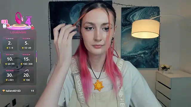 Snapshot of EasterBlink chatting on 10-26-25, 11:27 EasterBlink online show from 10-26-25, 11:27