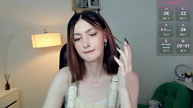 Snapshot of EasterBlink chatting on 11-14-25, 12:26 EasterBlink online show from 11-14-25, 12:26