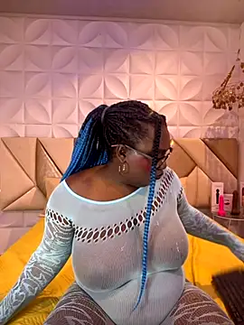 Snapshot of may_storm chatting on 11-25-25, 03:17 may storm online show from 11-25-25, 03:17