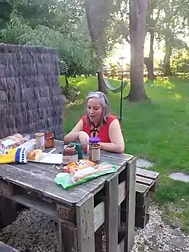 Snapshot of Feelineducentre chatting on 09-19-25, 03:56 Feelineducentre online show from 09-19-25, 03:56