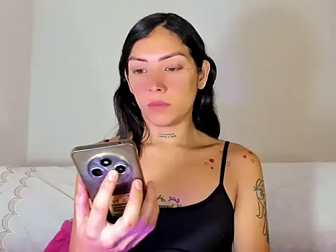 Megan Gil  online show from 10-20-25, 01:00