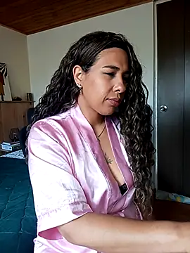 IVONNE COLLINS33 online show from 11-29-25, 03:59