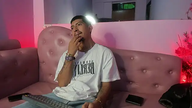 AxelAndJeremy online show from 09-28-25, 01:44