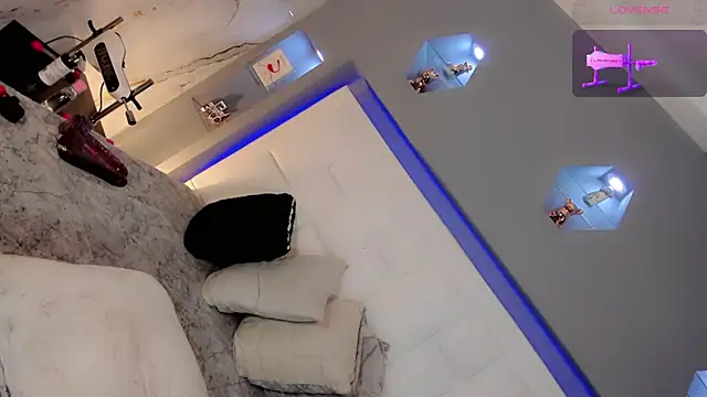 Ariia-janee online show from 04-10-26, 05:01