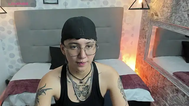 emahills  axelrose online show from 10-04-25, 01:58