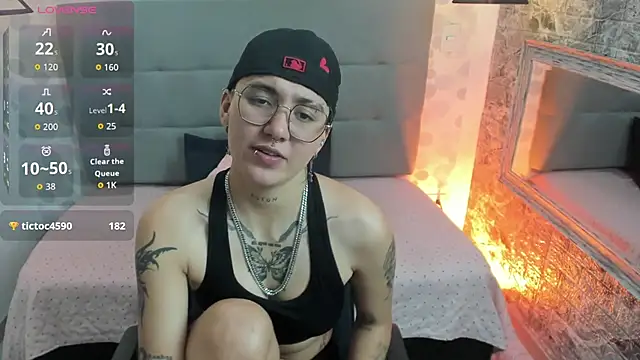 emahills  axelrose online show from 10-13-25, 03:06