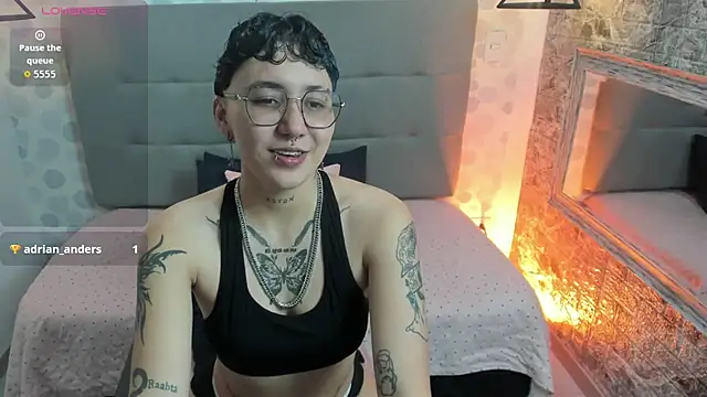 emahills  axelrose online show from 10-14-25, 03:40